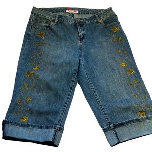 Gold embroidered Bermuda shorts sz 16  high rise